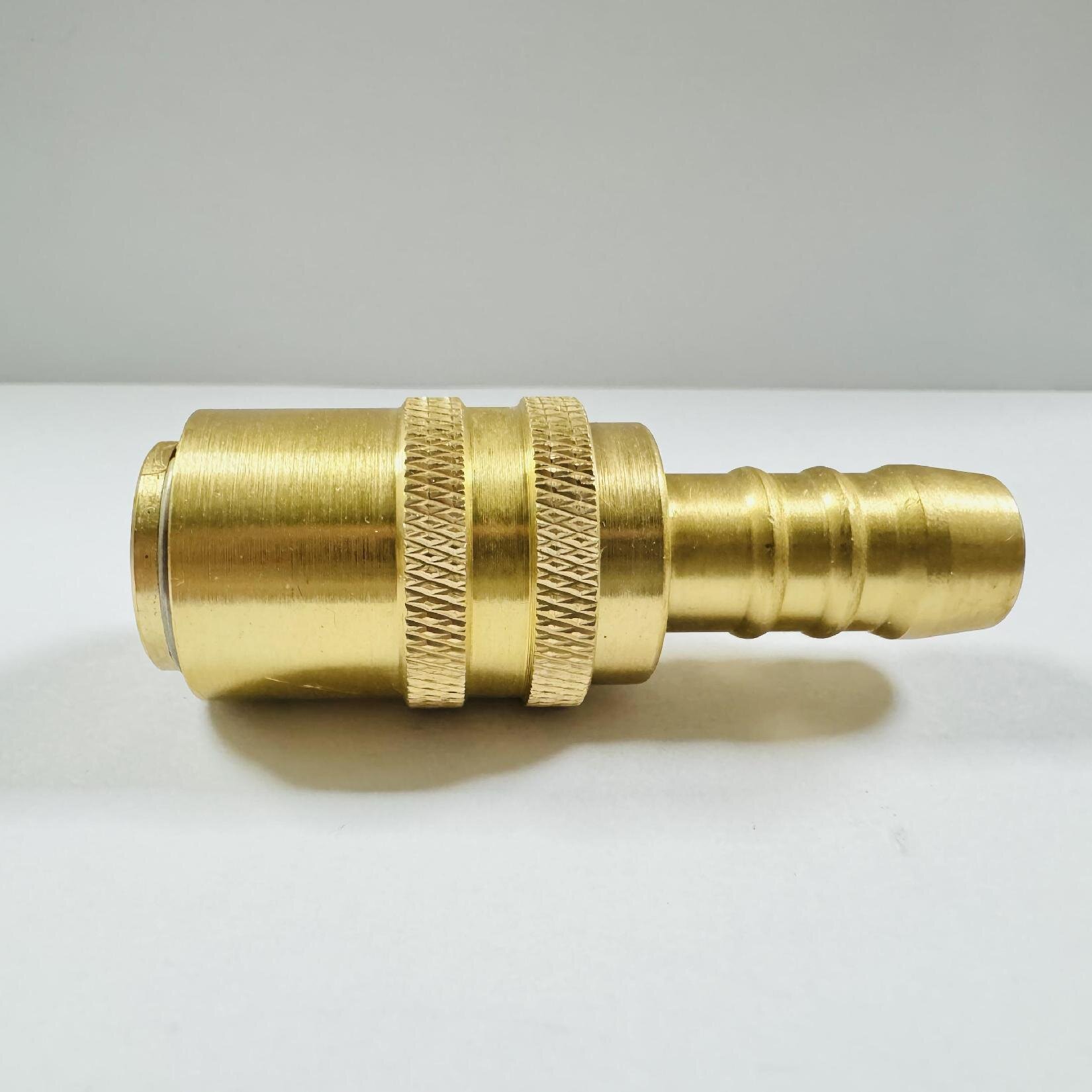 Measuring hydraulic quick couplings for ejection molds